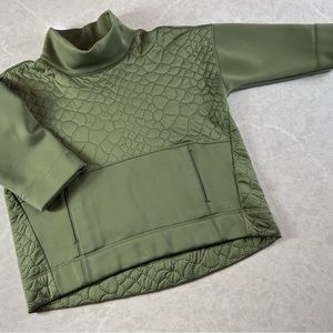Calia by Carie Underwood quilted pullover
